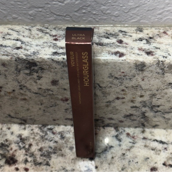 Hourglass Ultra Black Liquid Eyeliner - Picture 3 of 7